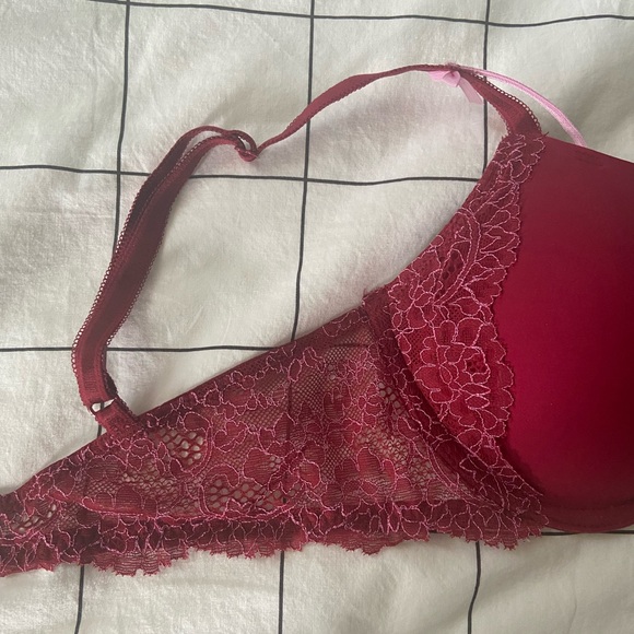 Victoria’s Secret gorgeous bra 32C - Picture 3 of 4